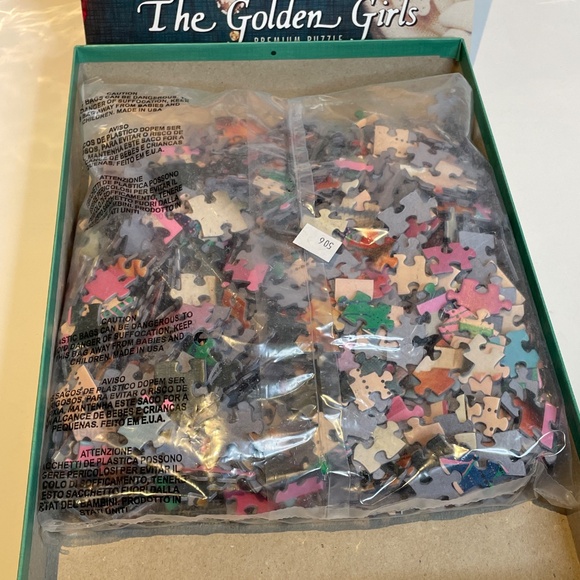 Golden Girls 1000 🧩piece puzzle - Picture 6 of 6